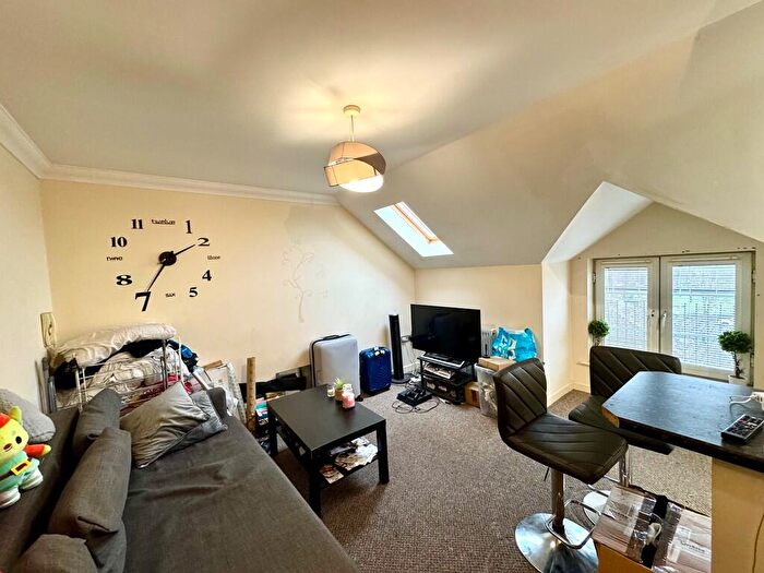 1 Bedroom Maisonette To Rent In Kingswood Court - Grove Road, LU1