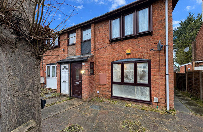 1 Bedroom Maisonette For Sale In Marsh Road, Luton, LU3