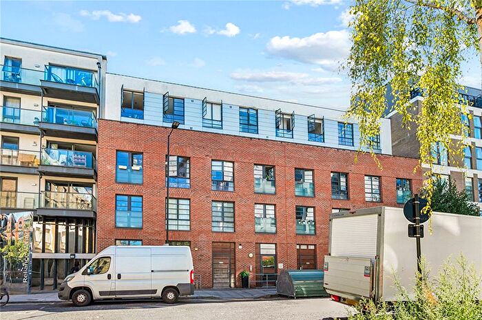 2 Bedroom Flat For Sale In De Beauvoir Crescent, London, N1