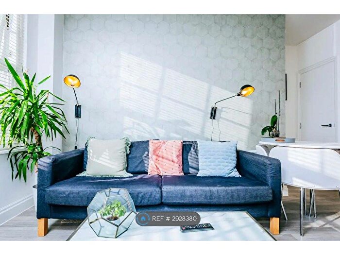 1 Bedroom Flat To Rent In Century Place, Bristol, BS2