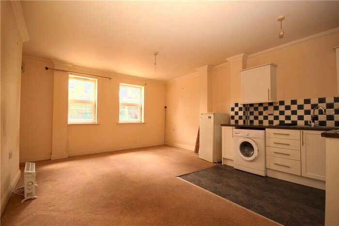 1 Bedroom Flat To Rent In Lynchford Road, Farnborough, Hampshire, GU14