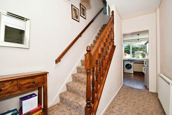 3 Bedroom Semi-Detached House For Sale In Vicarage Road, Grenoside, S35
