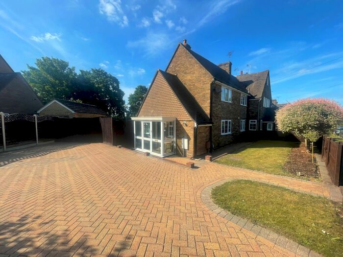 3 Bedroom Semi-Detached House To Rent In Lockley Crescent, Hatfield, AL10