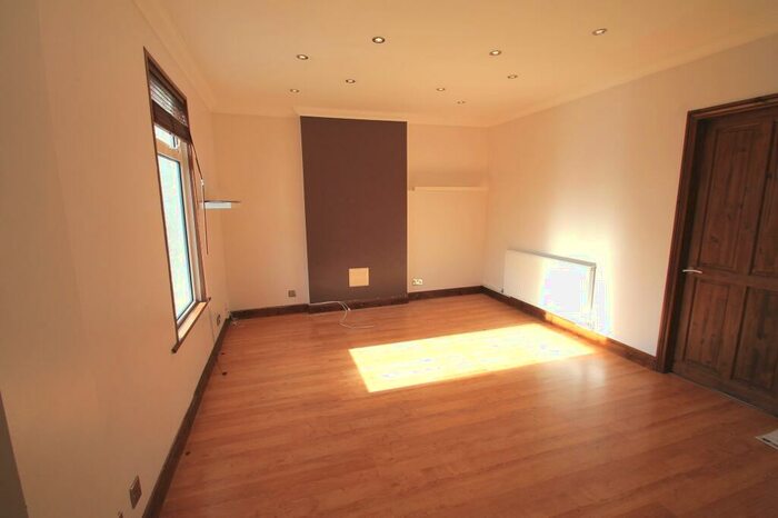 2 Bedroom Apartment To Rent In Wyche Grove, South Croydon, CR2