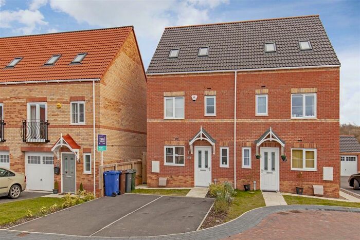 4 Bedroom Semi-Detached House To Rent In Ceramia Court, Goldthorpe, Rotherham, S63