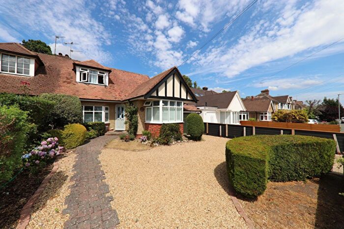 3 Bedroom Semi-Detached House For Sale In Kenilworth Drive, Croxley Green, WD3