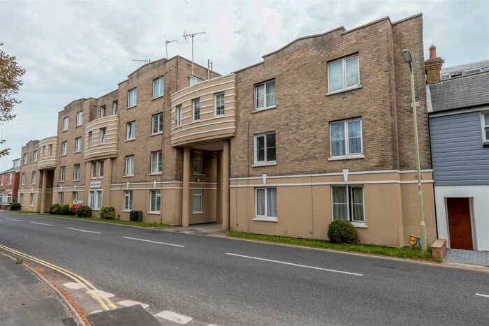 1 Bedroom Flat To Rent In Sea Front, Hayling Island, PO11