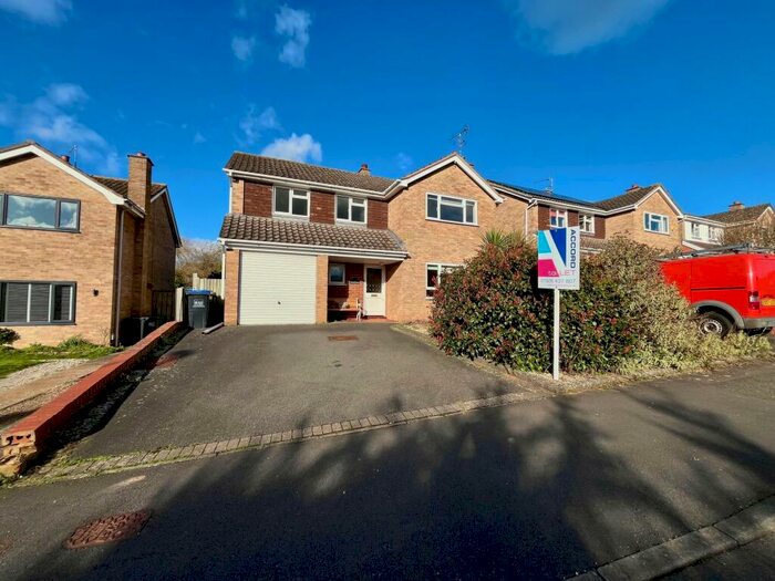 4 Bedroom Semi-Detached House To Rent In Borrowdale Drive, Leamington Spa, CV32