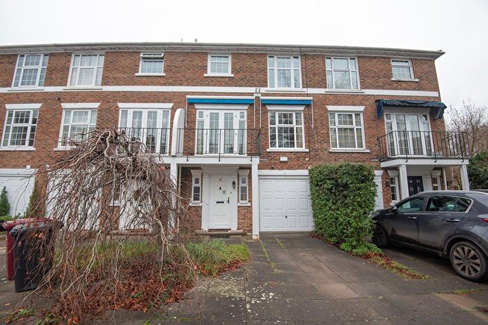 4 Bedroom Town House For Sale In Heathfield Close, Midhurst, GU29