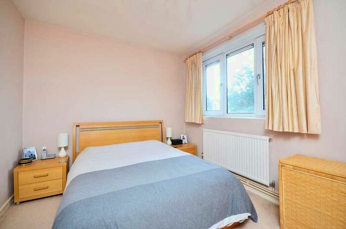 3 Bedroom Flat To Rent In Driffield Road, Bow, E3