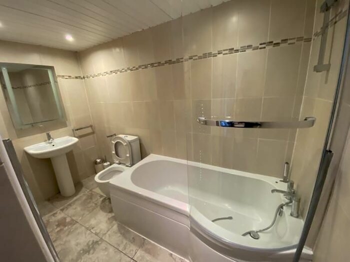 1 Bedroom Flat To Rent In Dundonald Road, Glasgow, G12