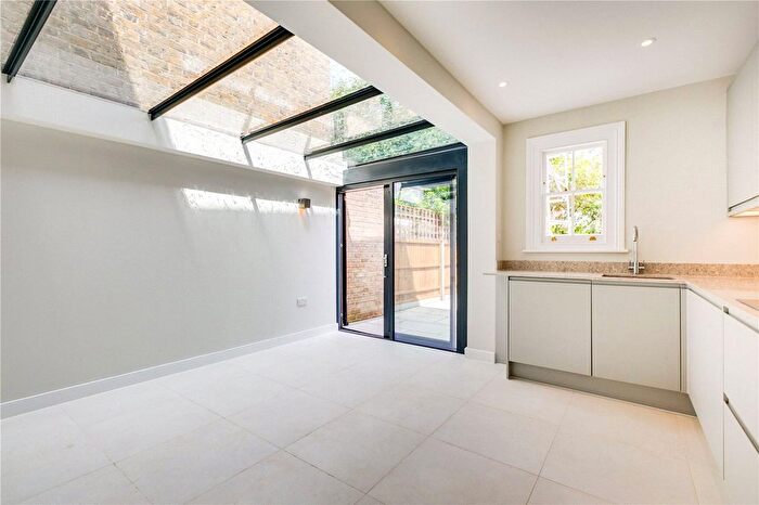 3 Bedroom Terraced House To Rent In Walcot Square, London, SE11