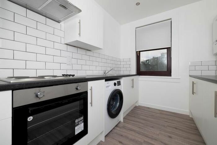 2 Bedroom Flat To Rent In Moncur Crescent, Dundee, DD3