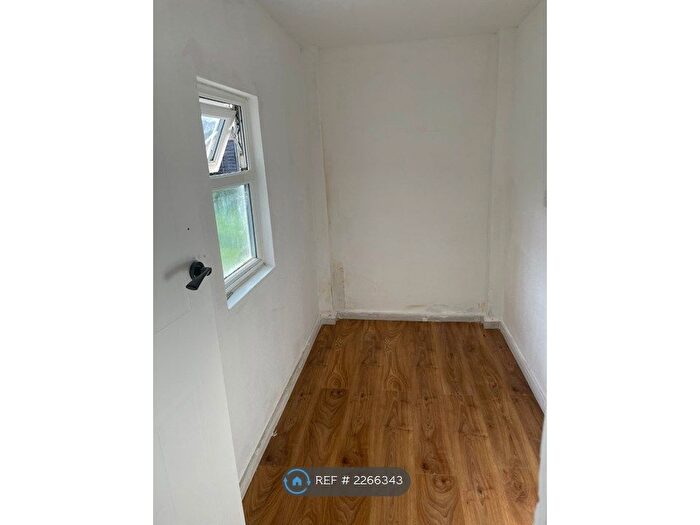 4 Bedroom Terraced House To Rent In Barnard Crescent, Aylesbury, HP21