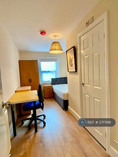 5 Bedroom Semi Detached House To Rent In Highcrown Street, Southampton, SO17