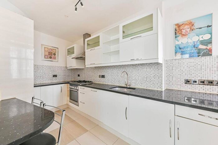 2 Bedroom Flat To Rent In Old Marylebone Road, Marylebone, London, NW1