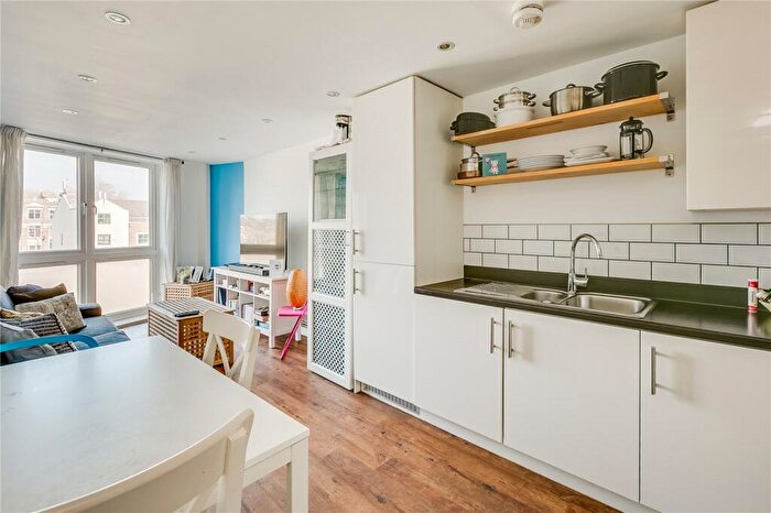 2 Bedroom Flat To Rent In Point One Apartments, Ramsgate Street, E8