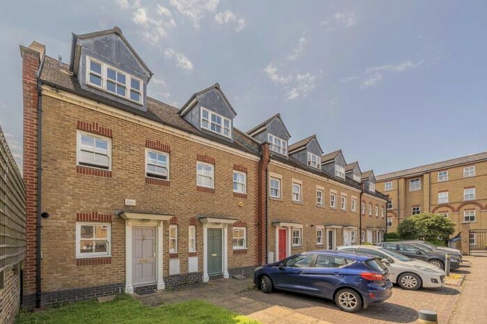 3 Bedroom Terraced House To Rent In Marlborough Mews, London, SW2
