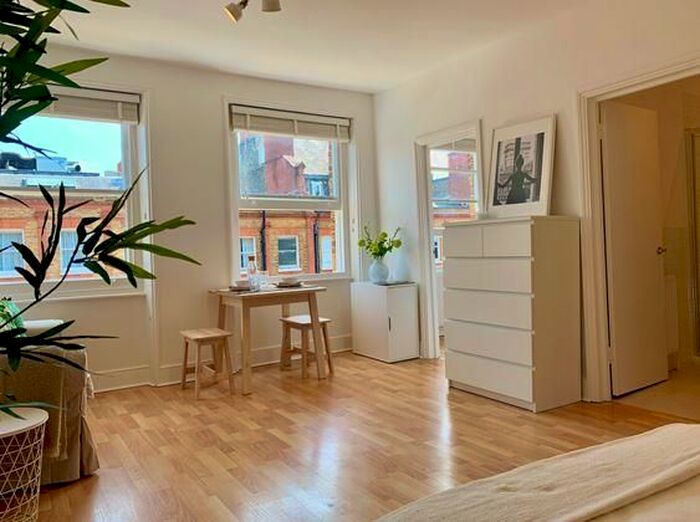 Studio To Rent In Nottingham Place, Marylebone, W1U