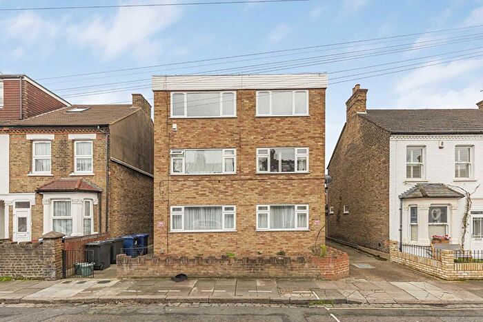 2 Bedroom Flat To Rent In Studley Grange Road, Hanwell, W7