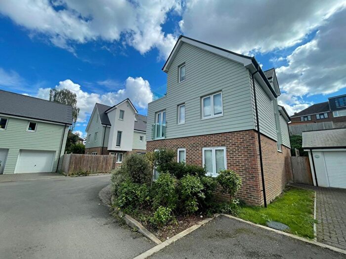 5 Bedroom Detached House To Rent In Safety Bay Close, Rochester, ME1