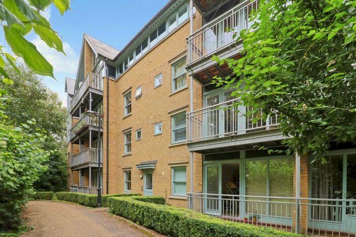 3 Bedroom Flat To Rent In Canterbury, CT1