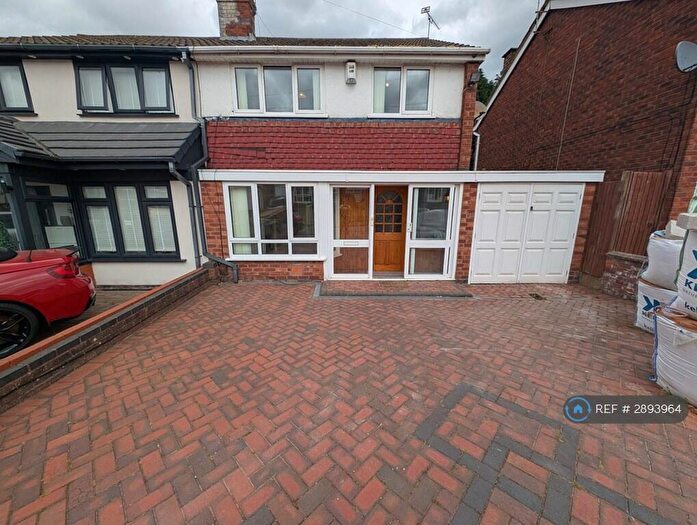 3 Bedroom Semi Detached House To Rent In Hough Road, Birmingham, B14