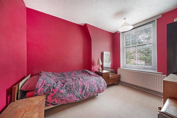 3 Bedroom Flat For Sale In Walton House, Montclare Street, London, E2