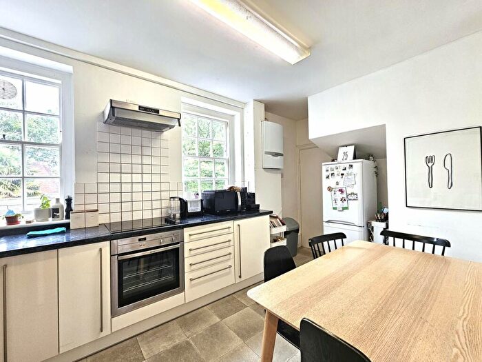 3 Bedroom Flat To Rent In Finchley Road, London, NW11
