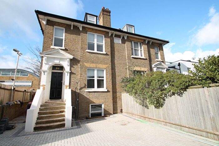 3 Bedroom Flat To Rent In Hastings Road, Bromley, BR2