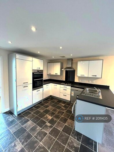 4 Bedroom End Of Terrace House To Rent In Hammond Road, Patchway, Bristol, BS34