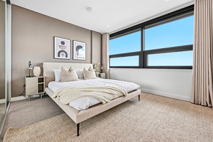 3 Bedroom Apartment To Rent In The Octagon - Great Charles Street Queensway, Birmingham, B3