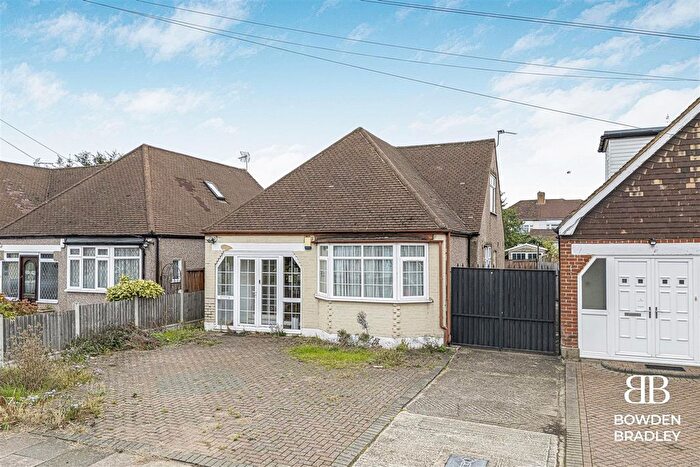 3 Bedroom Detached Bungalow For Sale In Ewellhurst Road, Clayhall, IG5