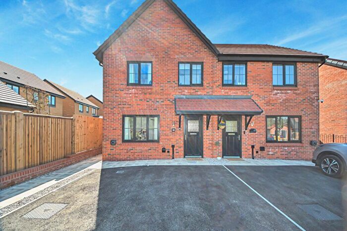3 Bedroom Semi Detached House For Sale In Cockersand Drive, Westhoughton, Bolton, BL5