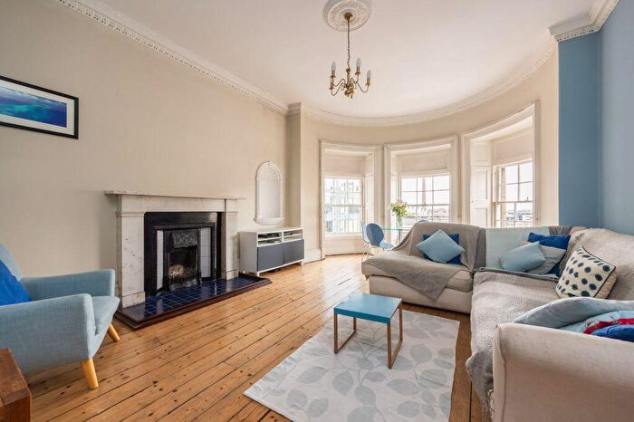 3 Bedroom Flat For Sale In / West Maitland Street, Edinburgh, EH12