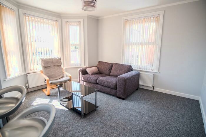 2 Bedroom Apartment To Rent In Bed Student Appartment On Kemp Road B, BH9