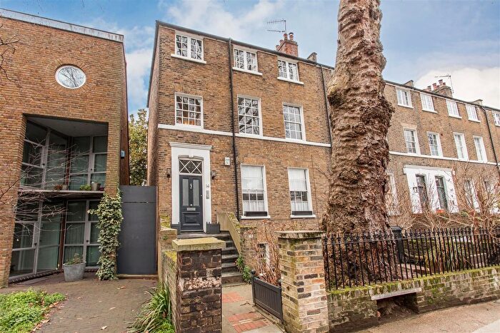 3 Bedroom Maisonette For Sale In Rhondda Grove, Mile End, E3