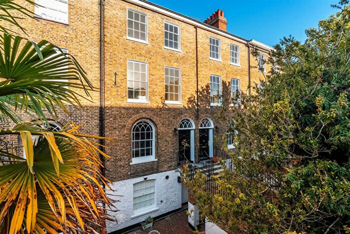 3 Bedroom Property For Sale In Bridge Street, Leatherhead, KT22