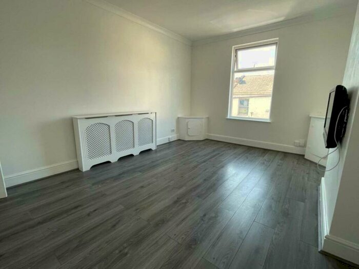 2 Bedroom Flat To Rent In St Marys Road, Garston, L19