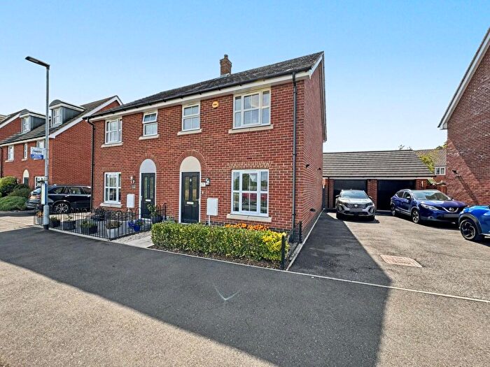 3 Bedroom Semi-Detached House For Sale In Brooke Way, Stowmarket, IP14