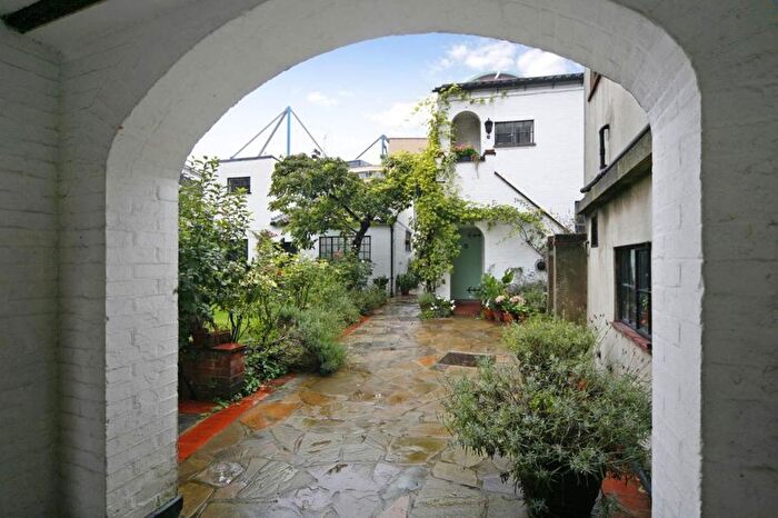 1 Bedroom Flat To Rent In Fulham Road, London, SW6