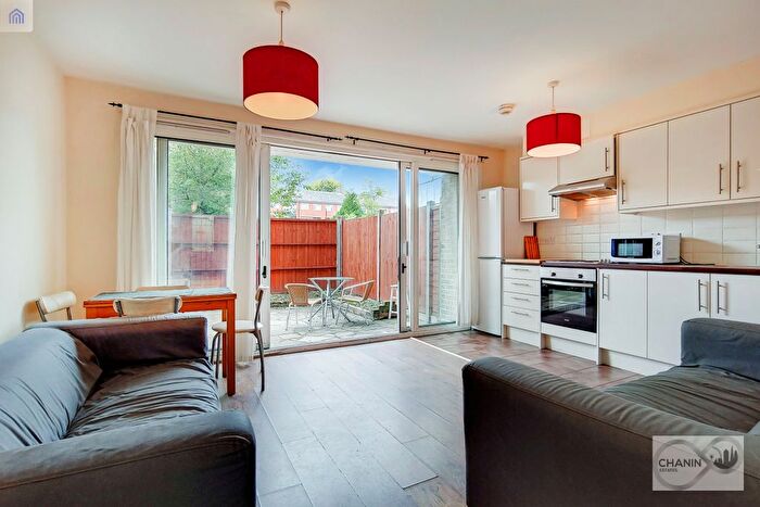 4 Bedroom Maisonette To Rent In Churchward House, Kennington, SE17