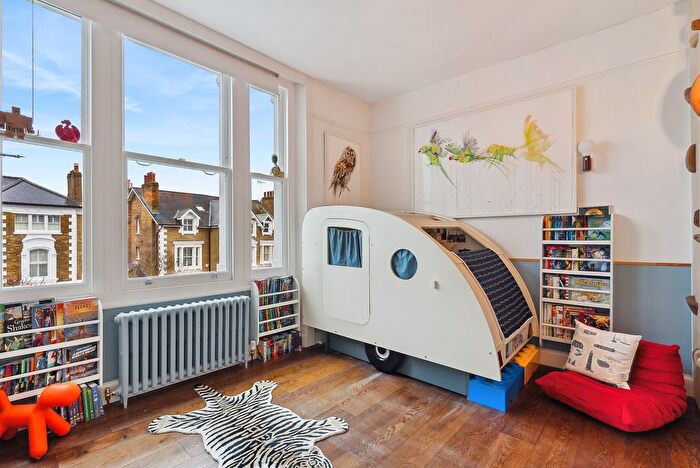 2 Bedroom Flat For Sale In Marlborough Road, Richmond, TW10