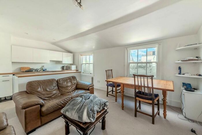 2 Bedroom Flat To Rent In .St George's Drive, , Victoria, London, SW1