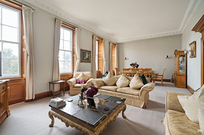 3 Bedroom Flat For Sale In Petersham Road, Richmond, TW10