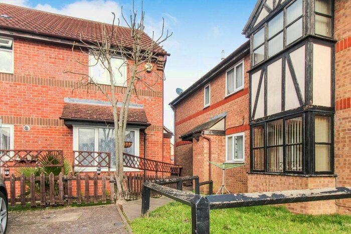 1 Bedroom Detached House To Rent In Poppyfields, Bedford MK41