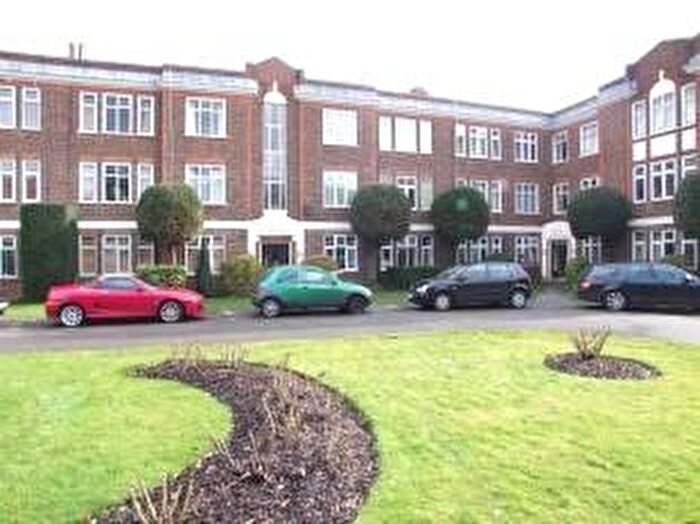 2 Bedroom Flat To Rent In Hamilton Road, Ealing, W5