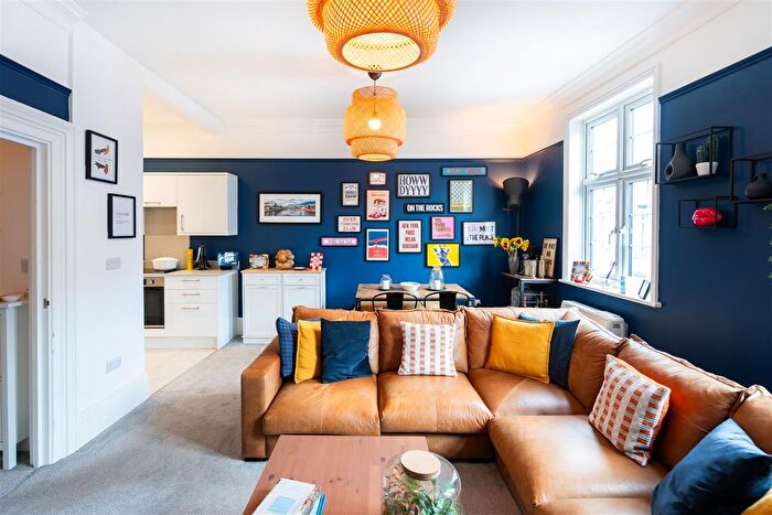 2 Bedroom Flat For Sale In West Street, Horsham, RH12