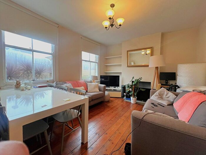 1 Bedroom Flat To Rent In Russell Road, Wimbledon, SW19