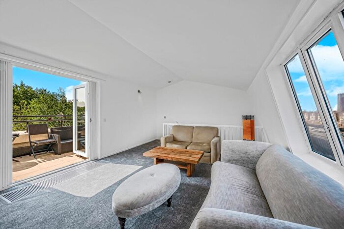 2 Bedroom Flat For Sale In Princes Court, Surrey Quays, SE16